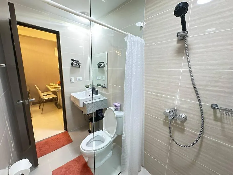 Executive Stay With Balcony & Malls At Uptown Bgc Manila