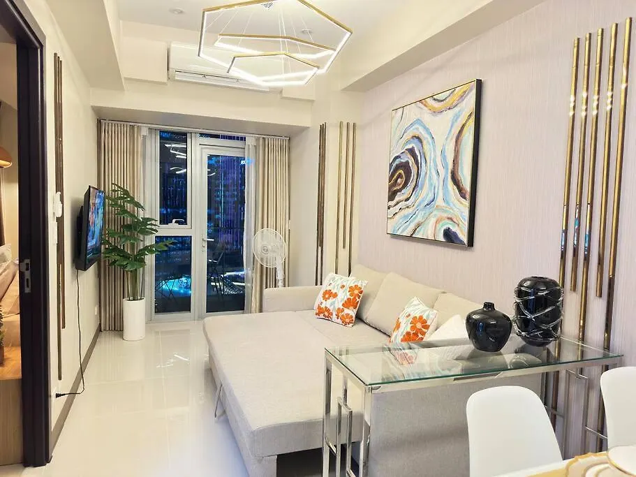 Executive Stay With Balcony & Malls At Uptown Bgc Manila