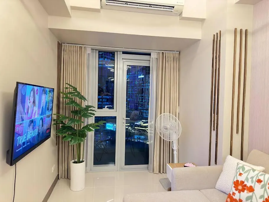 Executive Stay With Balcony & Malls At Uptown Bgc Manila Apartment