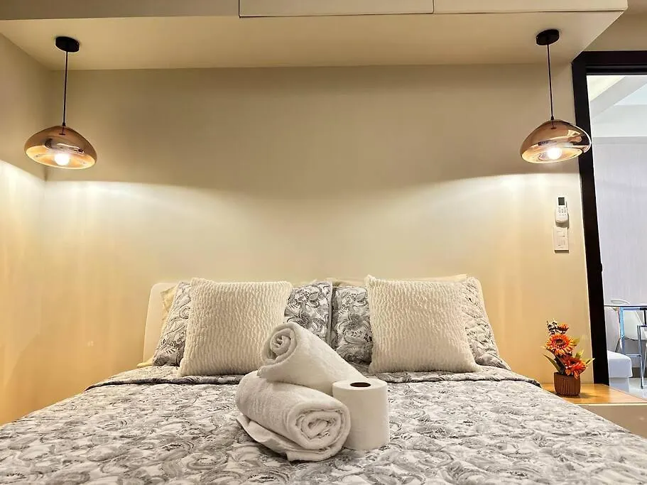 Executive Stay With Balcony & Malls At Uptown Bgc Manila Philippines