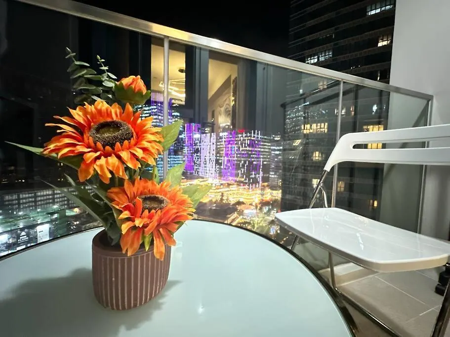 Executive Stay With Balcony & Malls At Uptown Bgc Manila Philippines
