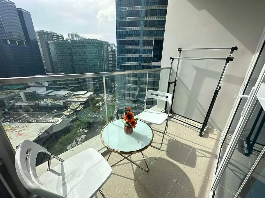 Apartment Executive Stay With Balcony & Malls At Uptown Bgc Manila Philippines
