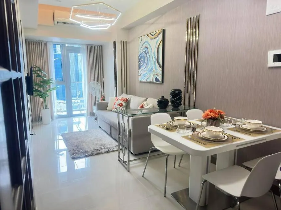 Apartment Executive Stay With Balcony & Malls At Uptown Bgc Manila Philippines