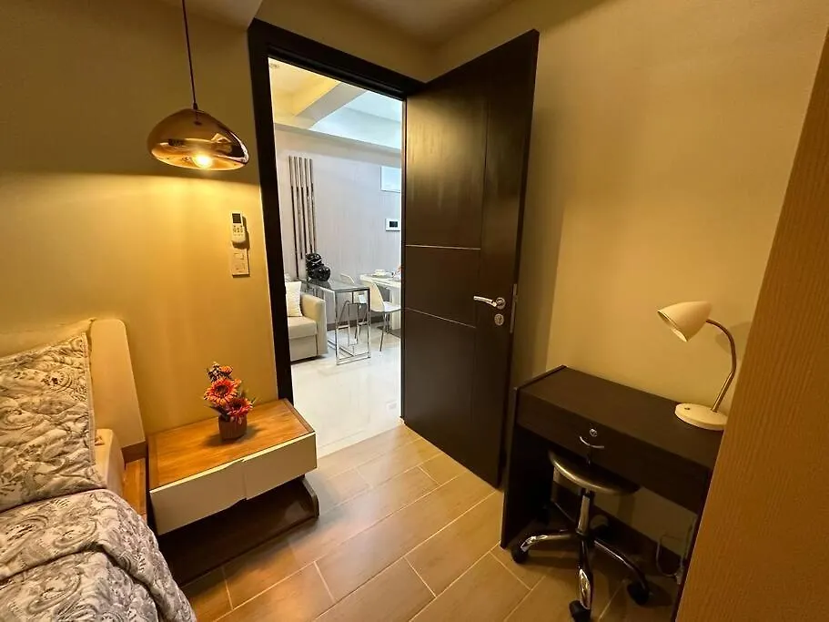 Executive Stay With Balcony & Malls At Uptown Bgc Manila