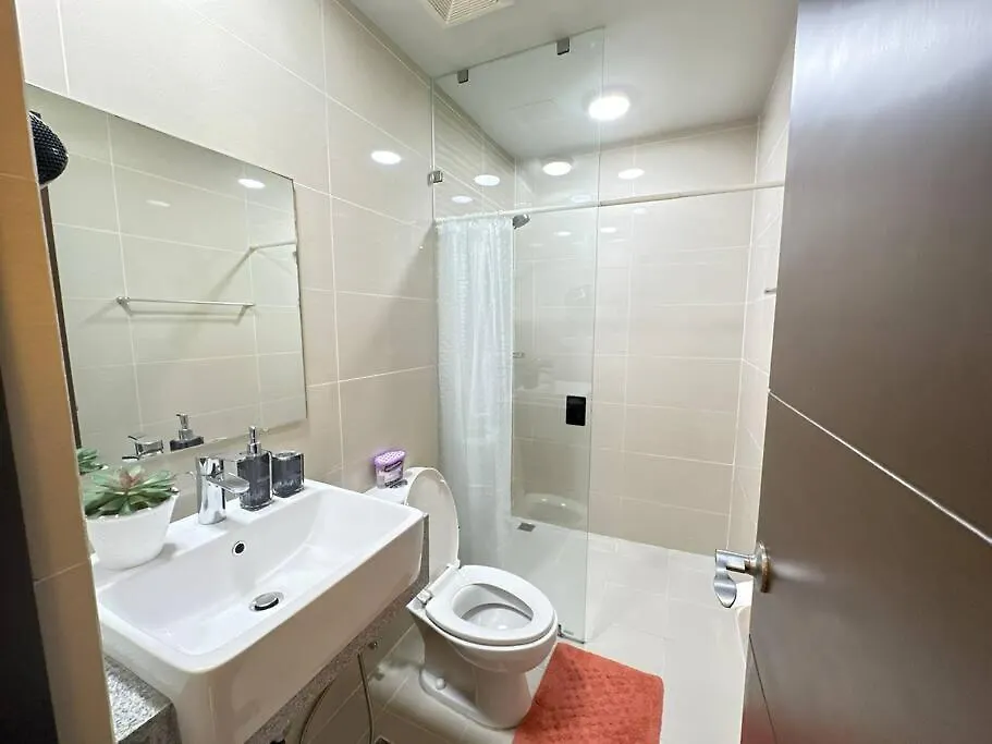 Apartment Executive Stay With Balcony & Malls At Uptown Bgc Manila