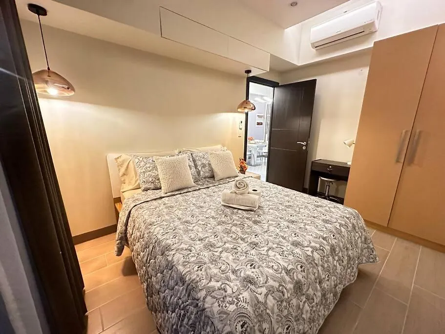Executive Stay With Balcony & Malls At Uptown Bgc Manila Apartment
