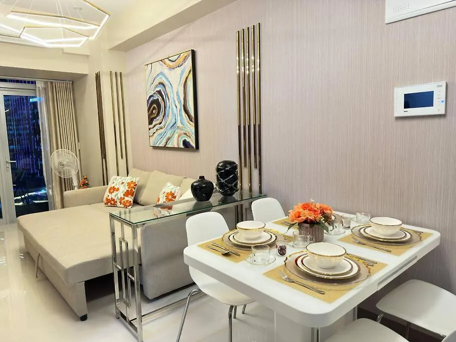 Executive Stay With Balcony & Malls At Uptown Bgc Manila Apartment