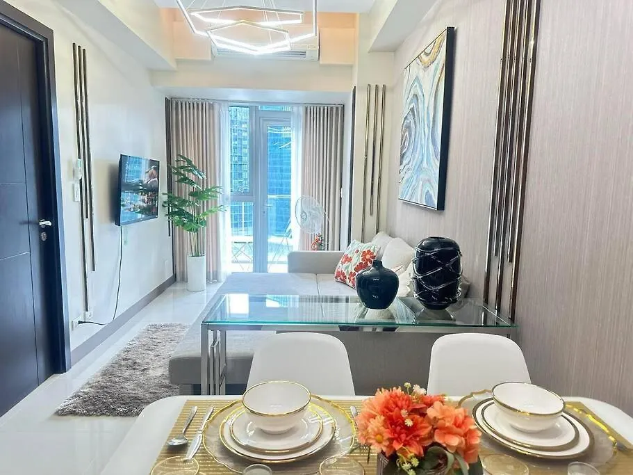 Executive Stay With Balcony & Malls At Uptown Bgc Manila