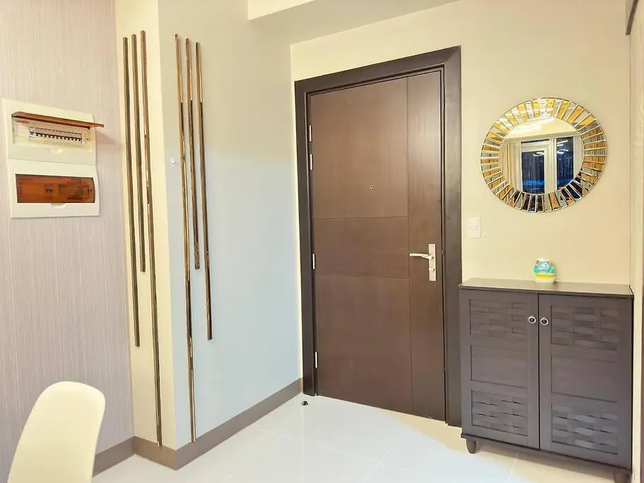 Apartment Executive Stay With Balcony & Malls At Uptown Bgc Manila