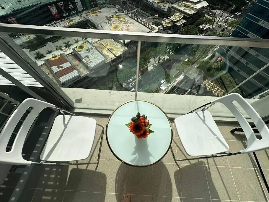 Executive Stay With Balcony & Malls At Uptown Bgc Manila 0*,